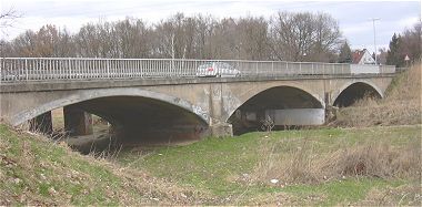 1936 erbaute Straßenbrücke über die Schunter